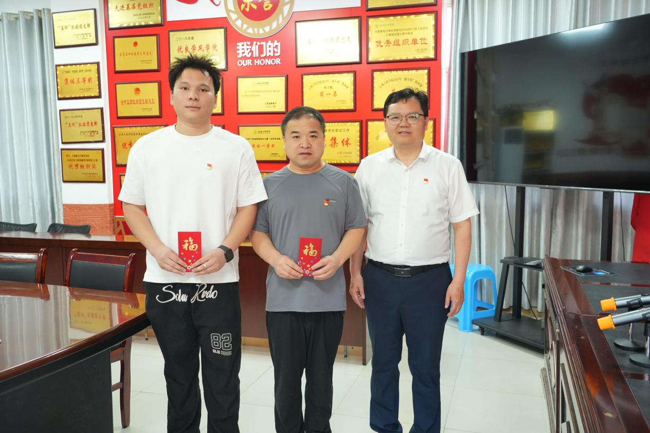 江西工程学院校领导开展“七一”走访慰问活动